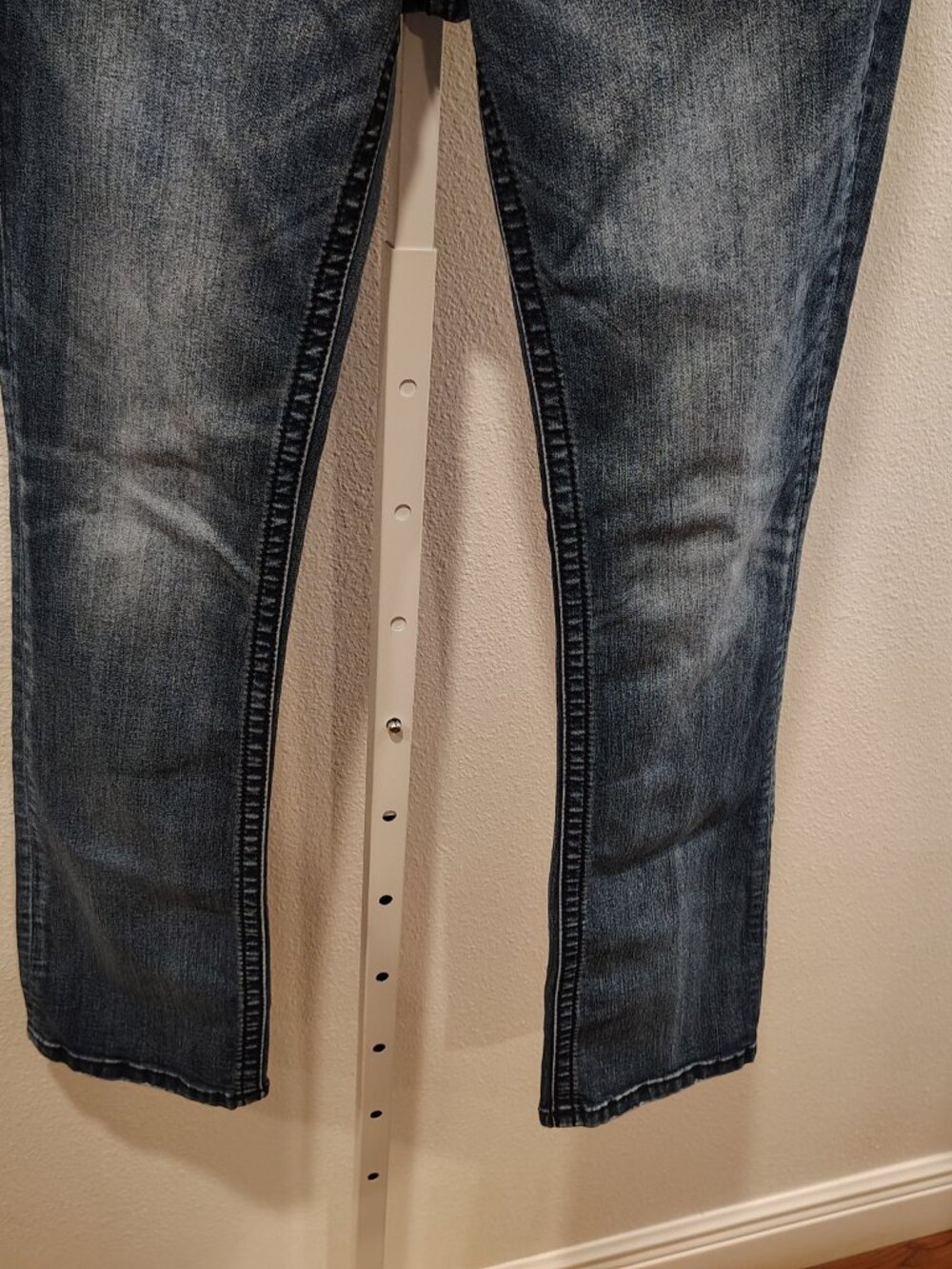 Miss Me Jeans Size 30 Mid-Rise Slim Boot Short Inseam 32 Thick Stitch Stretch - Picture 9 of 11
